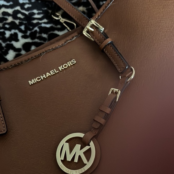 it's pretty, it's medium. I bless it why don't I use it only used 2 times - Picture 8 of 9